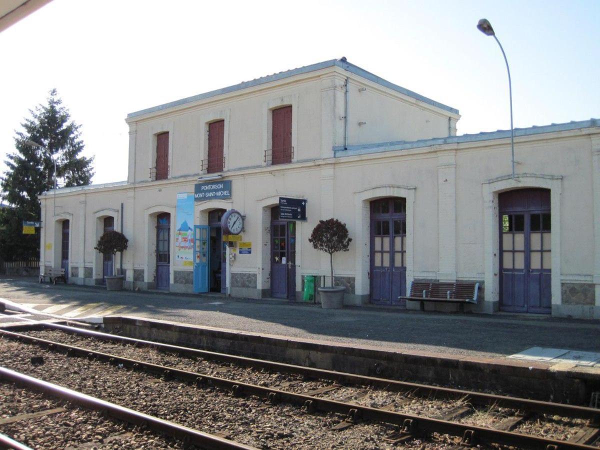Hotel Le XIV Pontorson Buitenkant foto